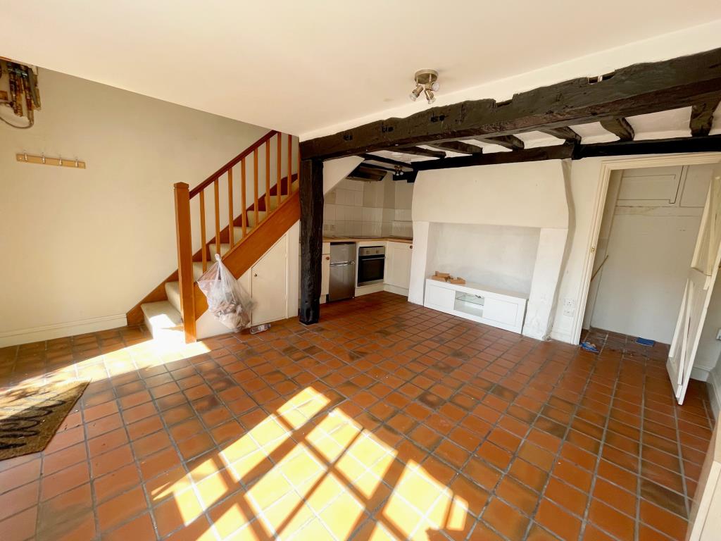 Lot: 122 - VACANT MIXED USE PROPERTY FOR IMPROVEMENT AND SEPARATE COTTAGE TO THE REAR - Open plan living room and kitchen at Warwick Cottage